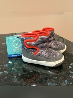 New! Surprize by Stride Rite baby boys size 3 boots gray camo Aster shoes